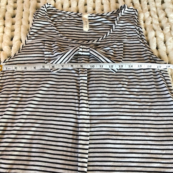 Striped Black and White Sleeveless Top - Picture 2 of 6